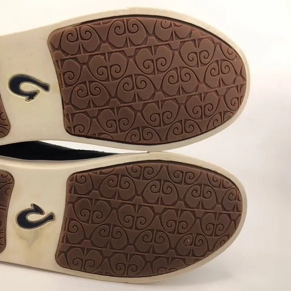 OluKai Pehuea Heu Leather Drop Heel Slip on Shoes 7