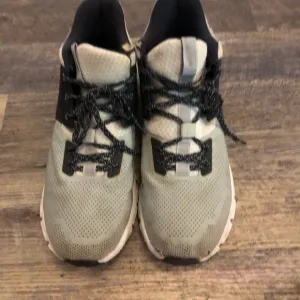 On Cloud Hi Edge Shoes - Men's very worn