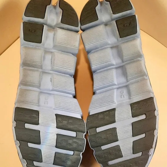 On Cloudflow 4 Running Shoes