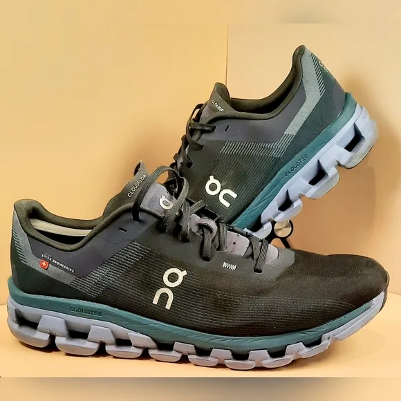 On Cloudflow 4 Running Shoes