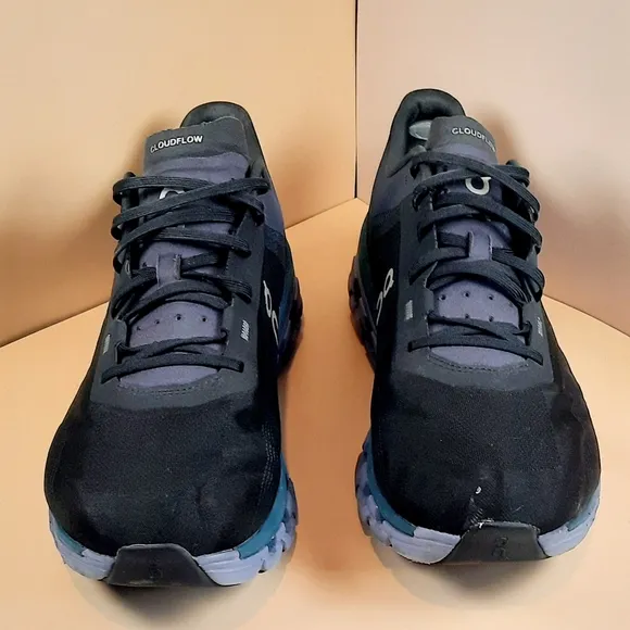 On Cloudflow 4 Running Shoes