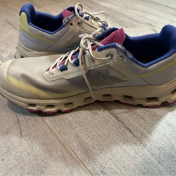 On Running Women's Cloudvista Shoes - Heather/Rhubarb US women’s Size 9