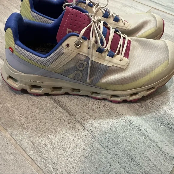 On Running Women's Cloudvista Shoes - Heather/Rhubarb US women’s Size 9