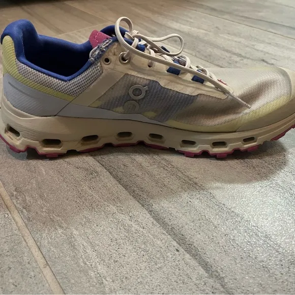 On Running Women's Cloudvista Shoes - Heather/Rhubarb US women’s Size 9