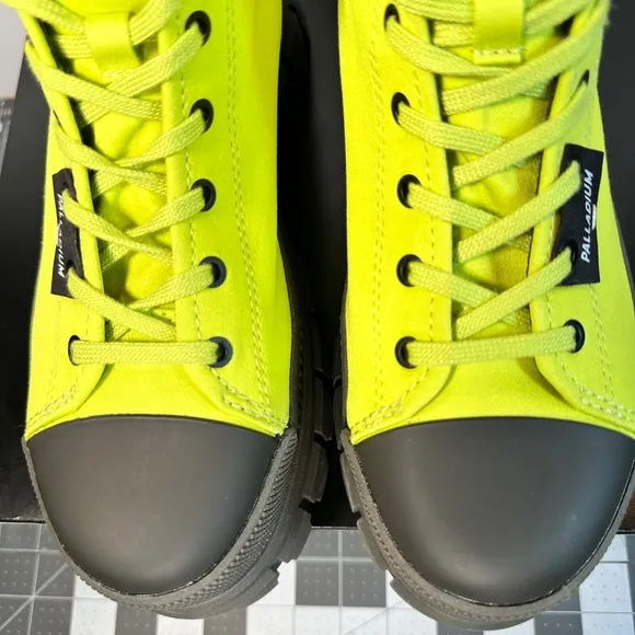 PALLADIUM®  |  REVOLT HI TX™  |  WOMENS BOOTS  |  7-US  |  MINT  |