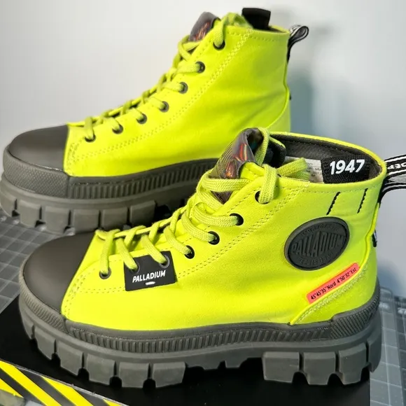 PALLADIUM®  |  REVOLT HI TX™  |  WOMENS BOOTS  |  7-US  |  MINT  |