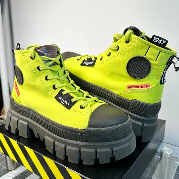 PALLADIUM®  |  REVOLT HI TX™  |  WOMENS BOOTS  |  7-US  |  MINT  |