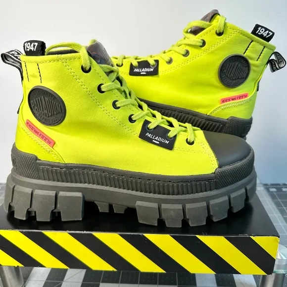 PALLADIUM®  |  REVOLT HI TX™  |  WOMENS BOOTS  |  7-US  |  MINT  |