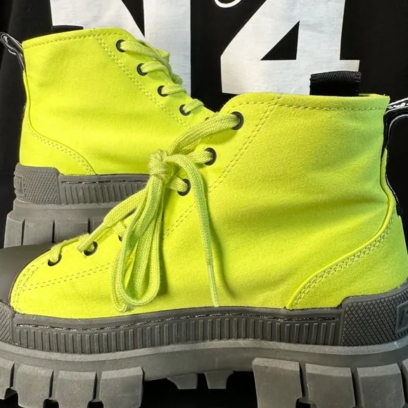 PALLADIUM®  |  REVOLT HI TX™  |  WOMENS BOOTS  |  7-US  |  MINT  |