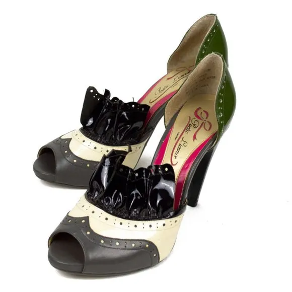 Poetic License Black and Green Ruffle Front Oxford Style Heel Shoes