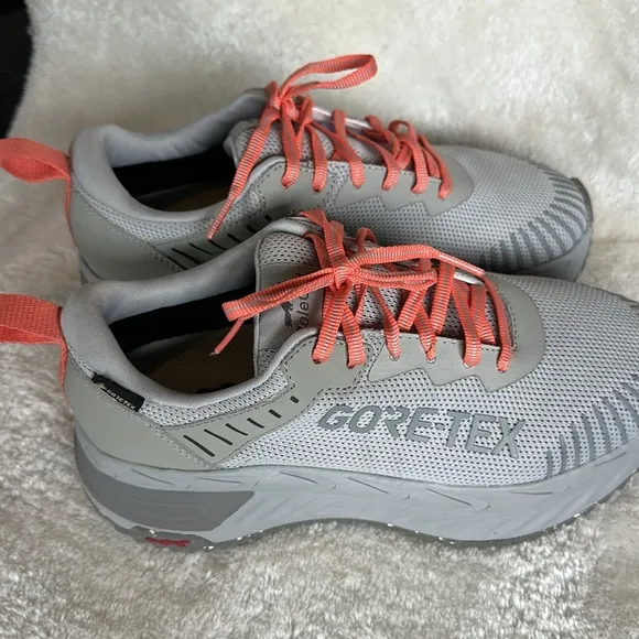 PoleCat Women's Athletic Shoes with GORE-TEX - Gray and Pink