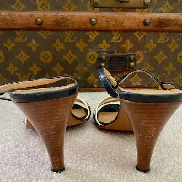 RARE VINTAGE 1970s GUCCI ITALY NAVY BLUE WHITE LEATHER STRAPPY HEELS 38.5 7.5 AA