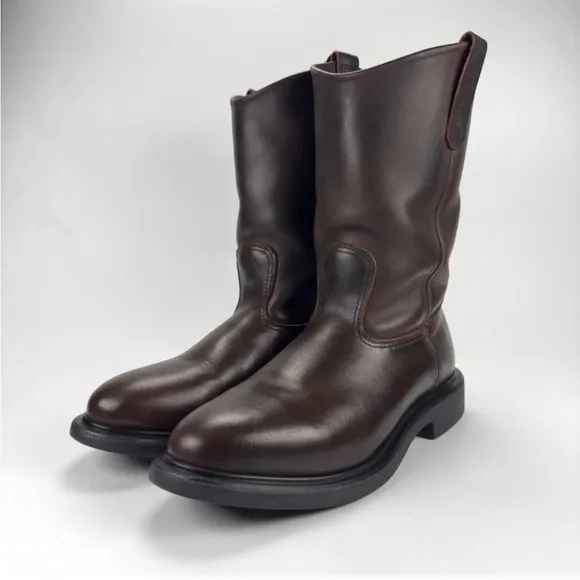 RED WING Men's 1114 Pesos Leather Utility Boots in Dark Brown