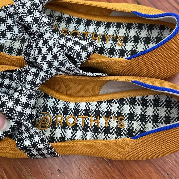 Rothy’s Women’s Yellow black and white flats with tie size 5