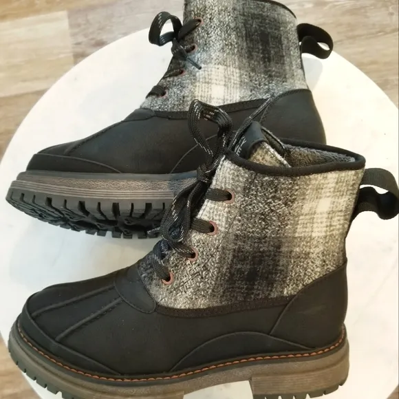 Roxy Hail Ya Black Alpine Collection Winter Snow Boots Plaid Sturdy NWOT Sz 7