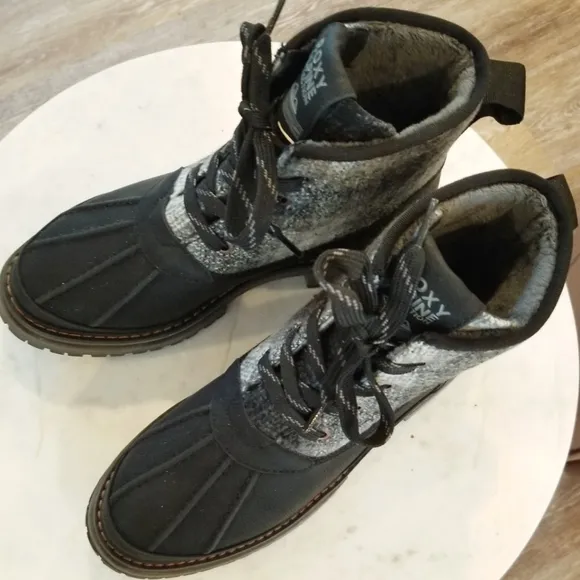 Roxy Hail Ya Black Alpine Collection Winter Snow Boots Plaid Sturdy NWOT Sz 7