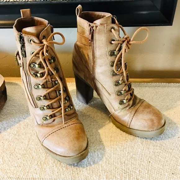 Rugged boots tan brown high heel lace up witchy boho style 9 winter