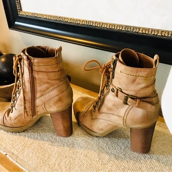 Rugged boots tan brown high heel lace up witchy boho style 9 winter
