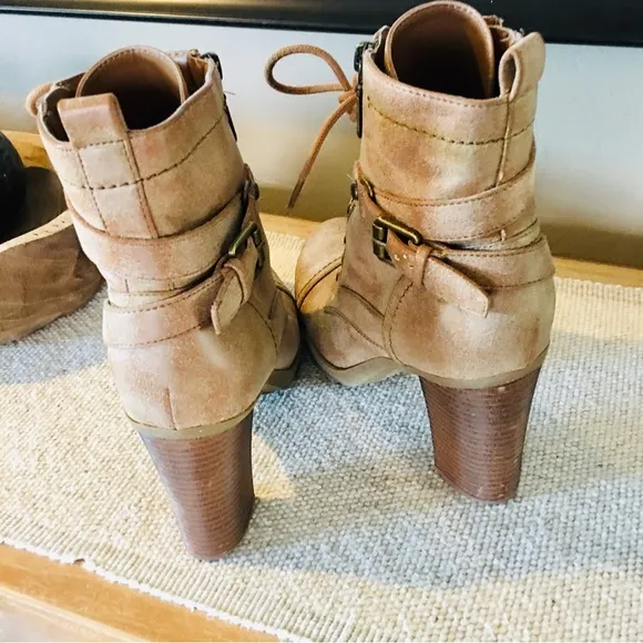 Rugged boots tan brown high heel lace up witchy boho style 9 winter