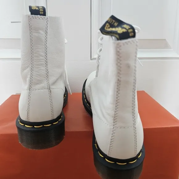 SALE $140.00 DR. MARTENS 1460 PASCAL VIRGINIA LEATHER BOOTS NEW