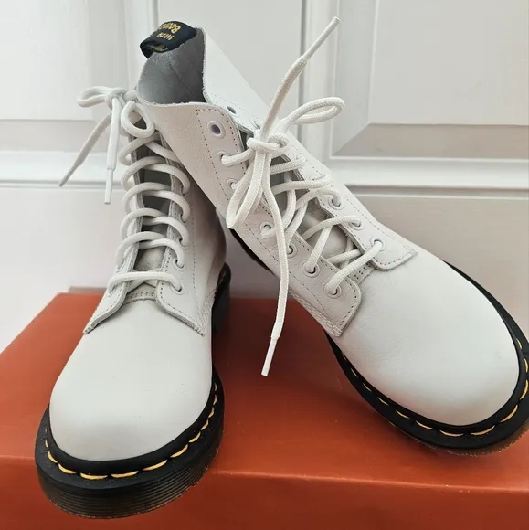 SALE $140.00 DR. MARTENS 1460 PASCAL VIRGINIA LEATHER BOOTS NEW