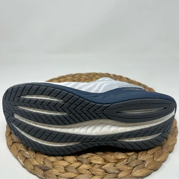 Saucony Triumph 22 Men's Running Shoes Cloud Navy Size 9 WIDE Men's