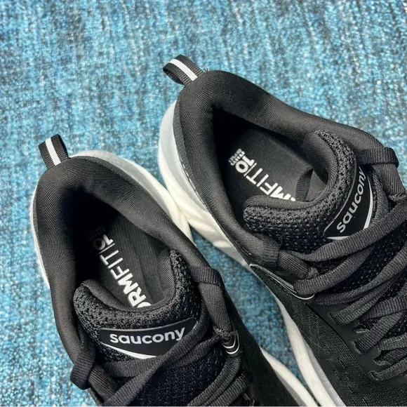 Saucony Triumph 22 Running Shoes in Black White