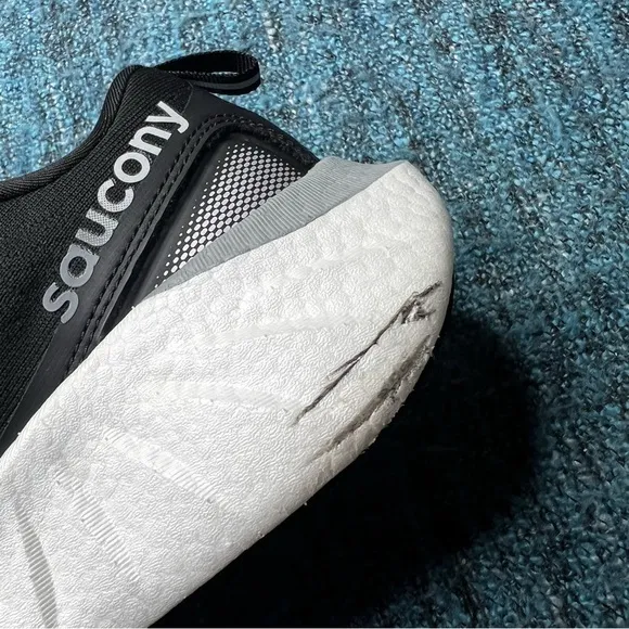 Saucony Triumph 22 Running Shoes in Black White
