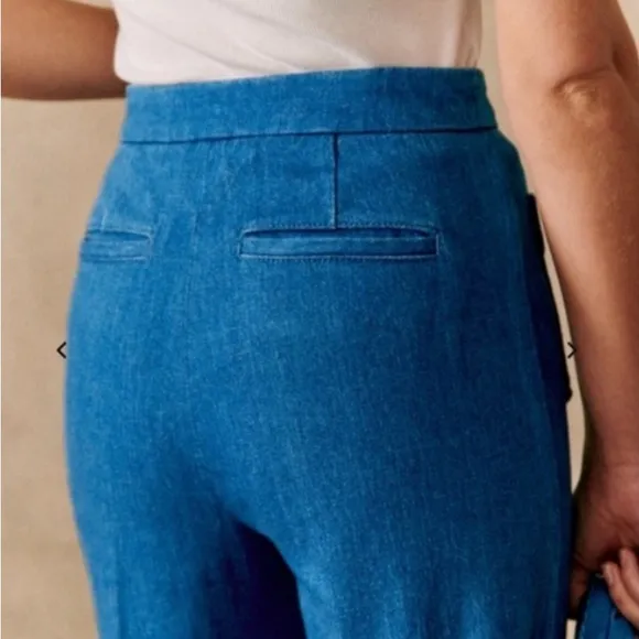 Sezane Flare Blue Jeans with 70s-Inspired Silhouette