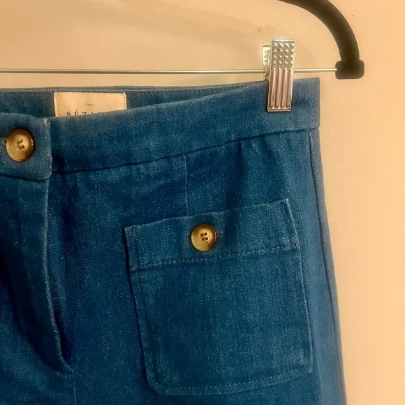 Sezane Flare Blue Jeans with 70s-Inspired Silhouette