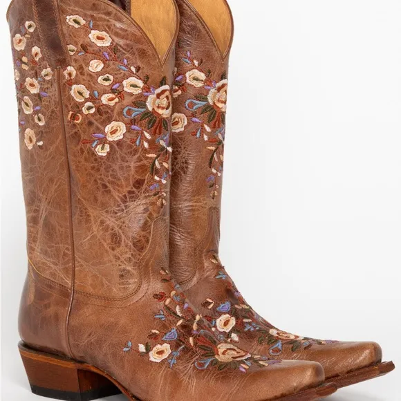 SHYANNE WOMEN'S MAISIE FLORAL EMBROIDERED WESTERN LEATHER BOOTS - SNIP TOE