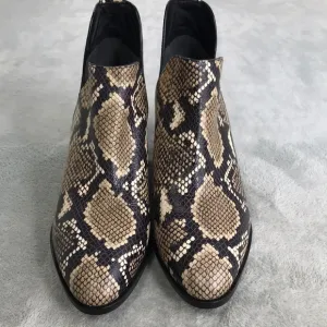Sigerson Morrison Tabitha Snakeskin Print Cutout Bootie Boots Size 8 New