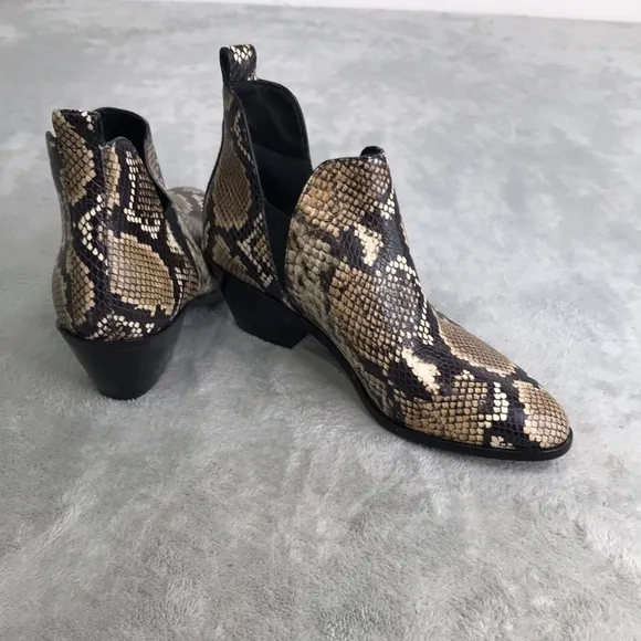 Sigerson Morrison Tabitha Snakeskin Print Cutout Bootie Boots Size 8 New