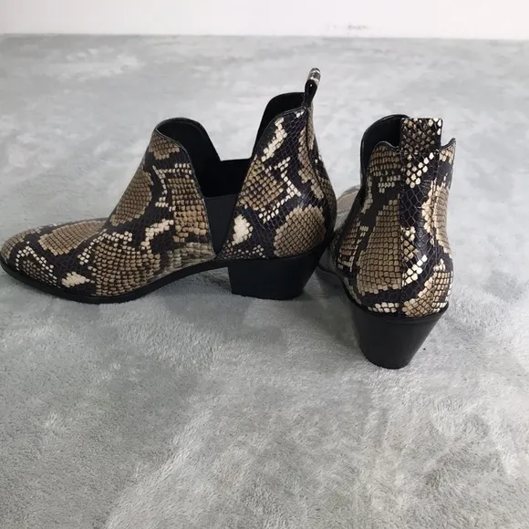 Sigerson Morrison Tabitha Snakeskin Print Cutout Bootie Boots Size 8 New