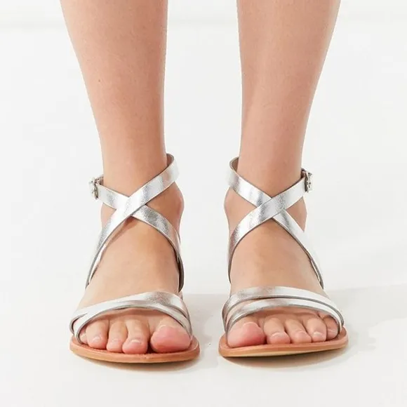 Silver Cleo Wrap Sandal shoes Size 8!.