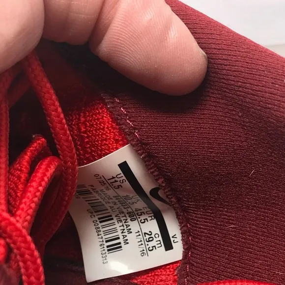 Size 11.5 Nike Men ROSHE 2 FLYKNIT Shoes