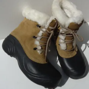 SIZE 7. Columbia Sierra Blizzard fur lined boots.