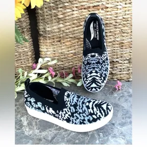 Skechers Air-Cooled Fiercely Slip On Shoes Leopard Animal Print 158273 NEW