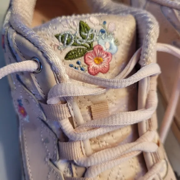 Skechers D'Lites Bright Blossoms Pink Women's Size 10 Wide Fit Air Cooled Memory