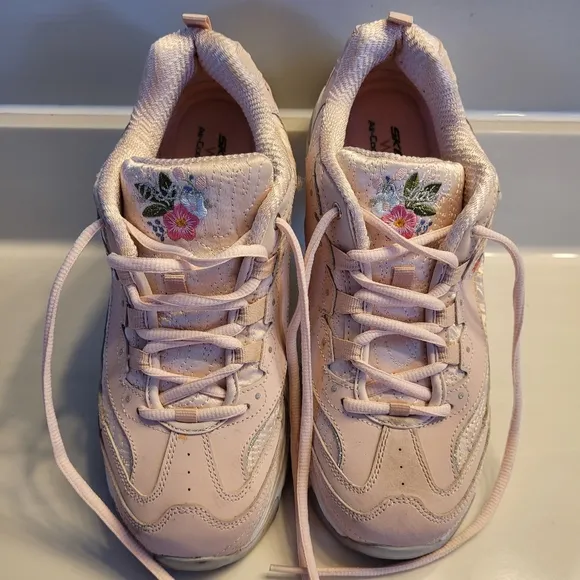 Skechers D'Lites Bright Blossoms Pink Women's Size 10 Wide Fit Air Cooled Memory
