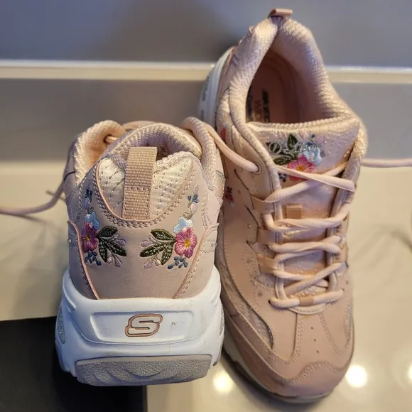 Skechers D'Lites Bright Blossoms Pink Women's Size 10 Wide Fit Air Cooled Memory