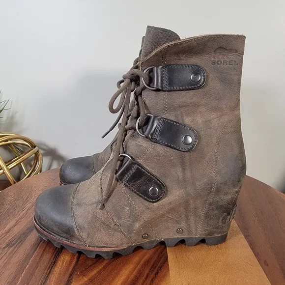 Sorel Joan of Arctic Brown Distressed Leather Hidden Wedge Boots Size 6 Lace up