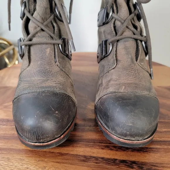 Sorel Joan of Arctic Brown Distressed Leather Hidden Wedge Boots Size 6 Lace up