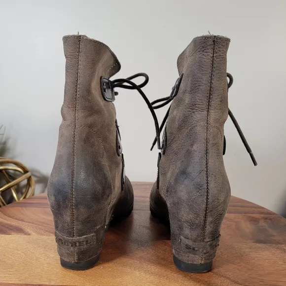 Sorel Joan of Arctic Brown Distressed Leather Hidden Wedge Boots Size 6 Lace up