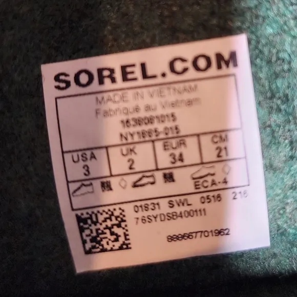Sorel kids size 3 Flurry Snow Boots. Red/black.