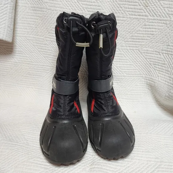 Sorel kids size 3 Flurry Snow Boots. Red/black.