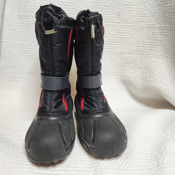Sorel kids size 3 Flurry Snow Boots. Red/black.