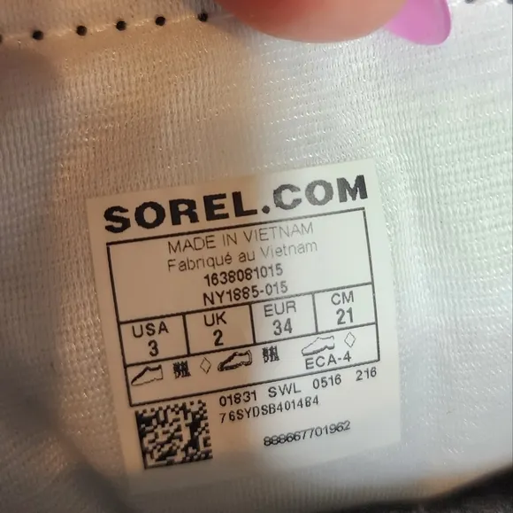 Sorel kids size 3 Flurry Snow Boots. Red/black.