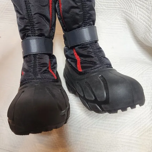 Sorel kids size 3 Flurry Snow Boots. Red/black.
