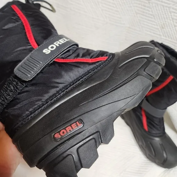 Sorel kids size 3 Flurry Snow Boots. Red/black.